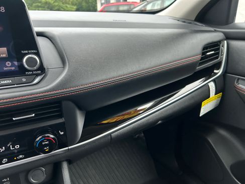 Used 2025 Nissan Rogue SV AWD/4WD image 19