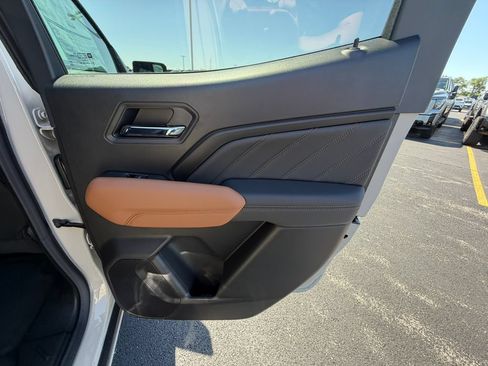 New 2026 GMC Canyon AT4 AWD/4WD image 15