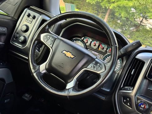Used 2018 Chevrolet Silverado 1500 LTZ Z71 w/ LTZ Plus Package AWD/4WD image 12