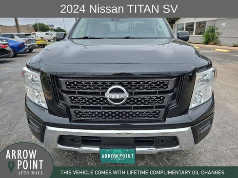 Used 2024 Nissan Titan SV RWD image 3