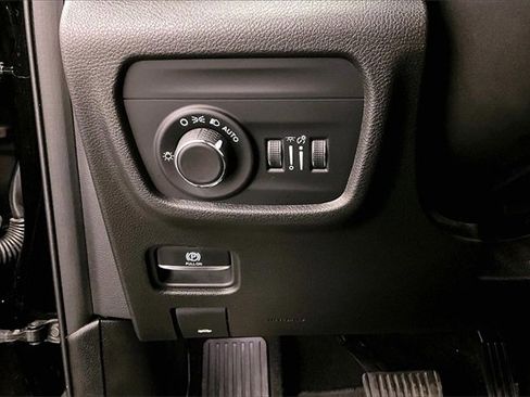 Used 2022 Jeep Grand Cherokee Altitude image 33