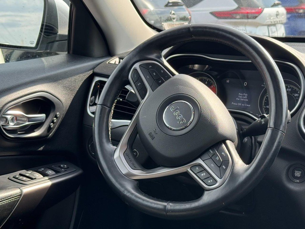 Used 2021 Jeep Cherokee Limited AWD/4WD image 12