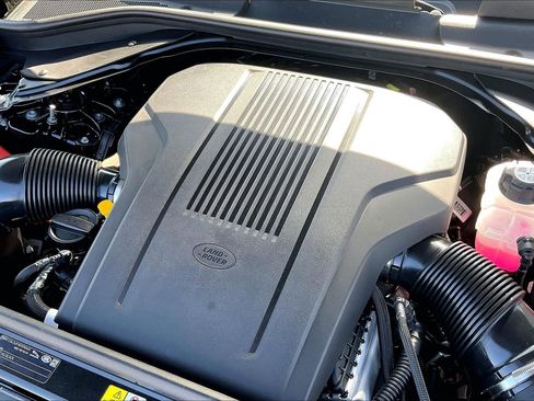 New 2026 Land Rover Range Rover SE image 16