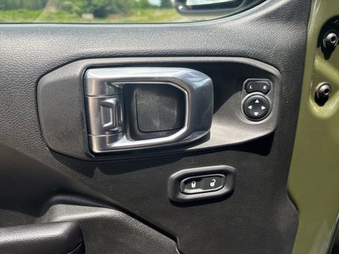 Used 2021 Jeep Wrangler Rubicon AWD/4WD image 16