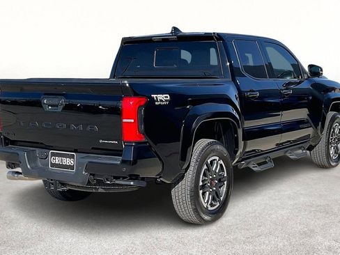 Used 2025 Toyota Tacoma TRD Sport w/ TRD Sport Upgrade Package image 2