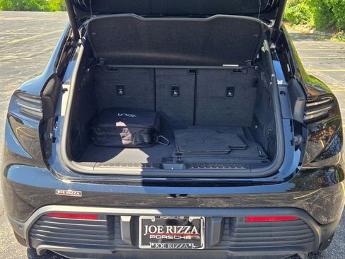 Used 2024 Porsche Macan 4 Electric image 16