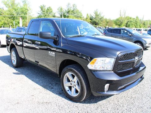 Used 2017 RAM 1500 Express w/ Express Value Package AWD/4WD image 4