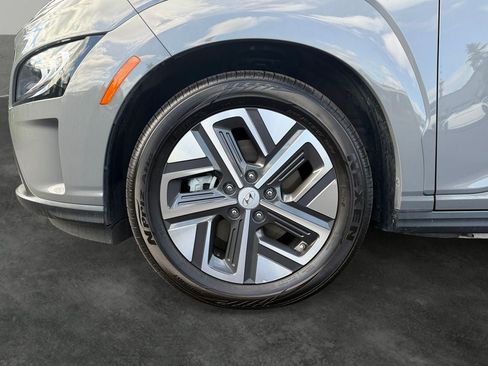Used 2023 Hyundai Kona Limited w/ Cargo Package FWD image 4