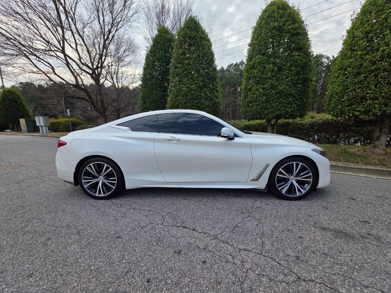 Used 2017 INFINITI Q60 2.0t w/ Premium Plus Package 2.0T AWD/4WD image 6