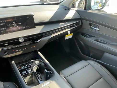 Certified 2025 Nissan Murano SV w/ Cargo Package image 14