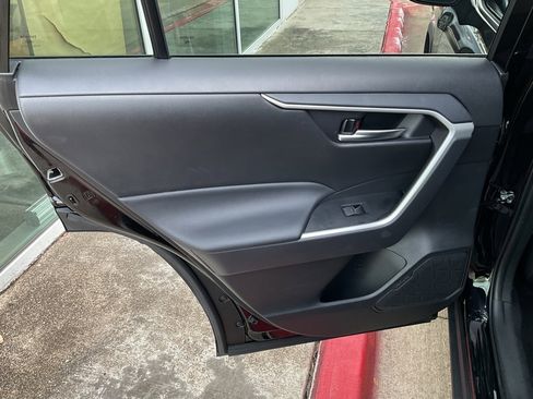 Used 2025 Toyota RAV4 XLE image 18
