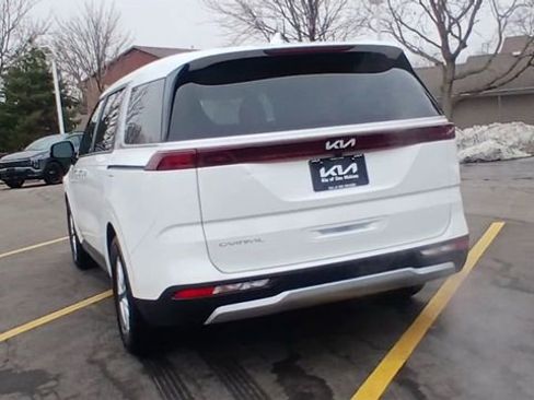Certified 2024 Kia Carnival LX image 9