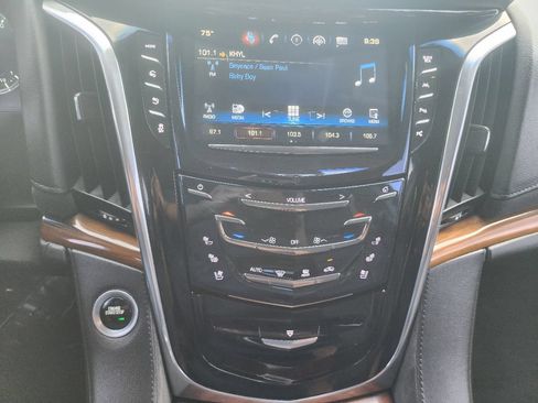 Used 2017 Cadillac Escalade ESV Premium Luxury AWD/4WD image 22