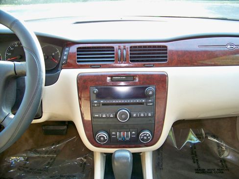 Used 2009 Chevrolet Impala LT image 21