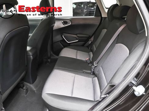 Used 2025 Kia Soul LX w/ LX Technology Package FWD image 20