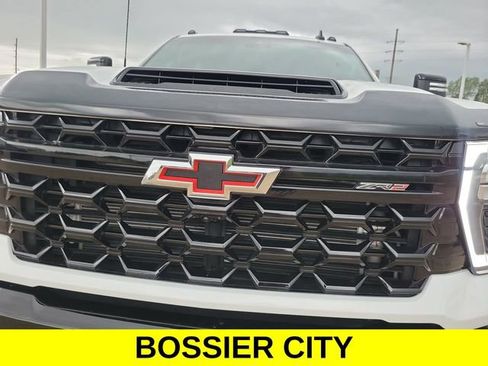 Certified 2025 Chevrolet Silverado 2500 ZR2 w/ Technology Package AWD/4WD image 31