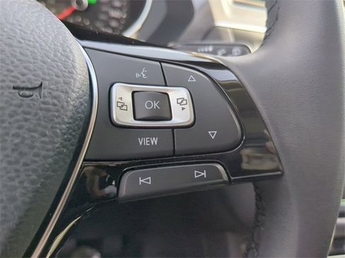 Certified 2020 Volkswagen Tiguan SE w/ Panoramic Sunroof Package image 28