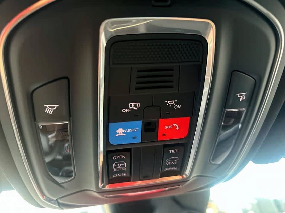 New 2025 Jeep Grand Cherokee Laredo X w/ Trailer Tow Package AWD/4WD image 34