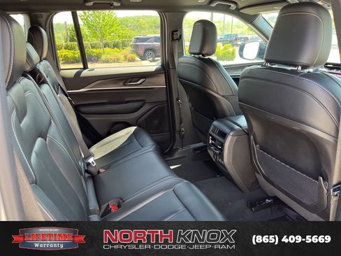 Used 2025 Jeep Grand Cherokee Limited AWD/4WD image 24