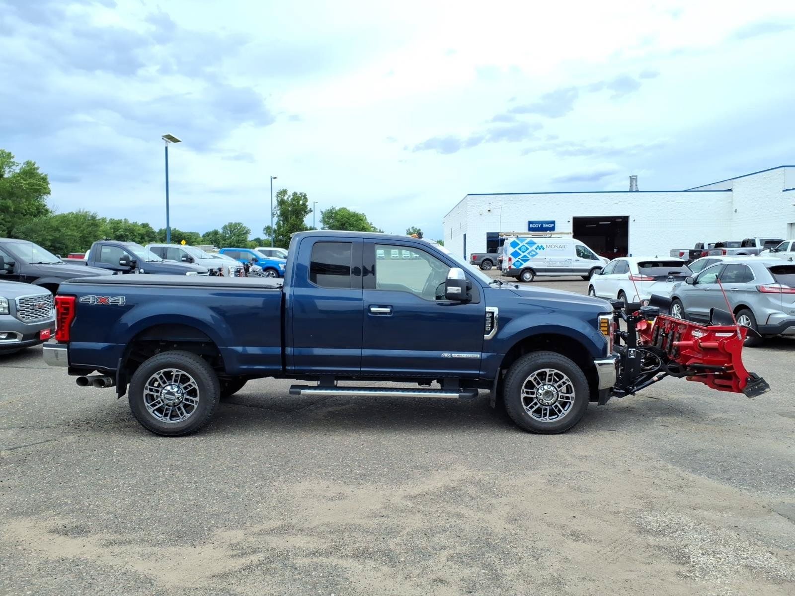 Used 2019 Ford F350 XLT w/ XLT Premium Package AWD/4WD image 7
