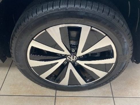 Used 2023 Volkswagen Taos SE AWD/4WD image 27