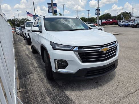 Used 2023 Chevrolet Traverse LT FWD image 4
