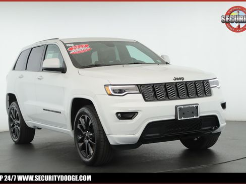 Certified 2022 Jeep Grand Cherokee Laredo X image 1
