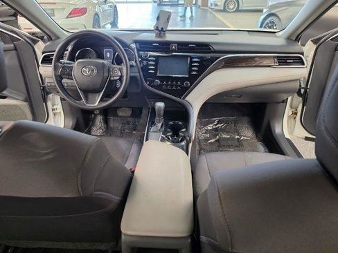 Used 2018 Toyota Camry LE FWD image 16