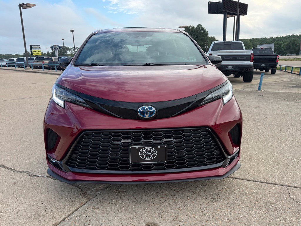 Used 2025 Toyota Sienna XSE w/ XSE Plus Package FWD image 9