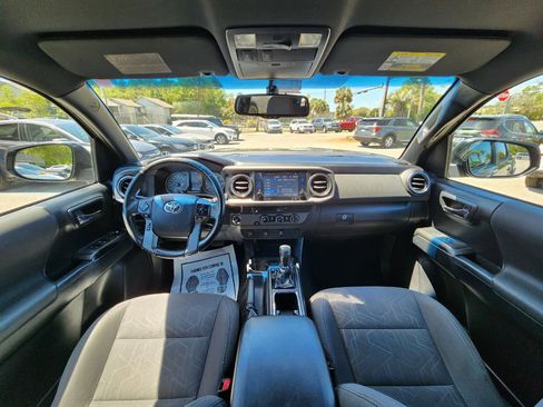 Used 2017 Toyota Tacoma TRD Off-Road w/ Tow Package image 9