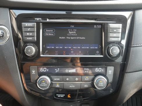 Used 2018 Nissan Rogue SV AWD/4WD image 4
