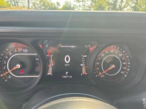 Used 2024 Jeep Wrangler Rubicon w/ Technology Group AWD/4WD image 14