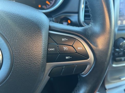 Certified 2019 Jeep Grand Cherokee Laredo image 25