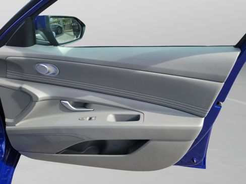 Used 2023 Hyundai Elantra SEL w/ Convenience Package FWD image 8