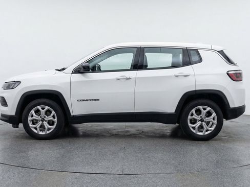 Used 2025 Jeep Compass Latitude image 5