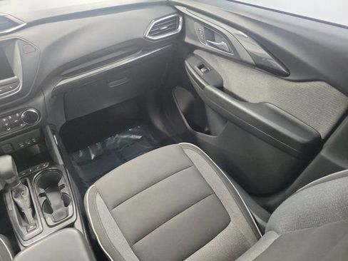 Used 2022 Chevrolet TrailBlazer LT FWD image 16