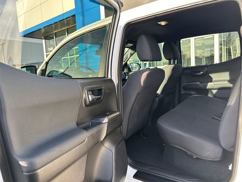 Used 2018 Toyota Tacoma TRD Sport image 16