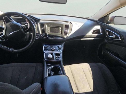 Used 2015 Chrysler 200 Limited w/ Convenience Group image 7