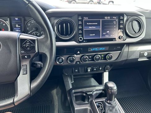 Certified 2022 Toyota Tacoma TRD Off-Road AWD/4WD image 20