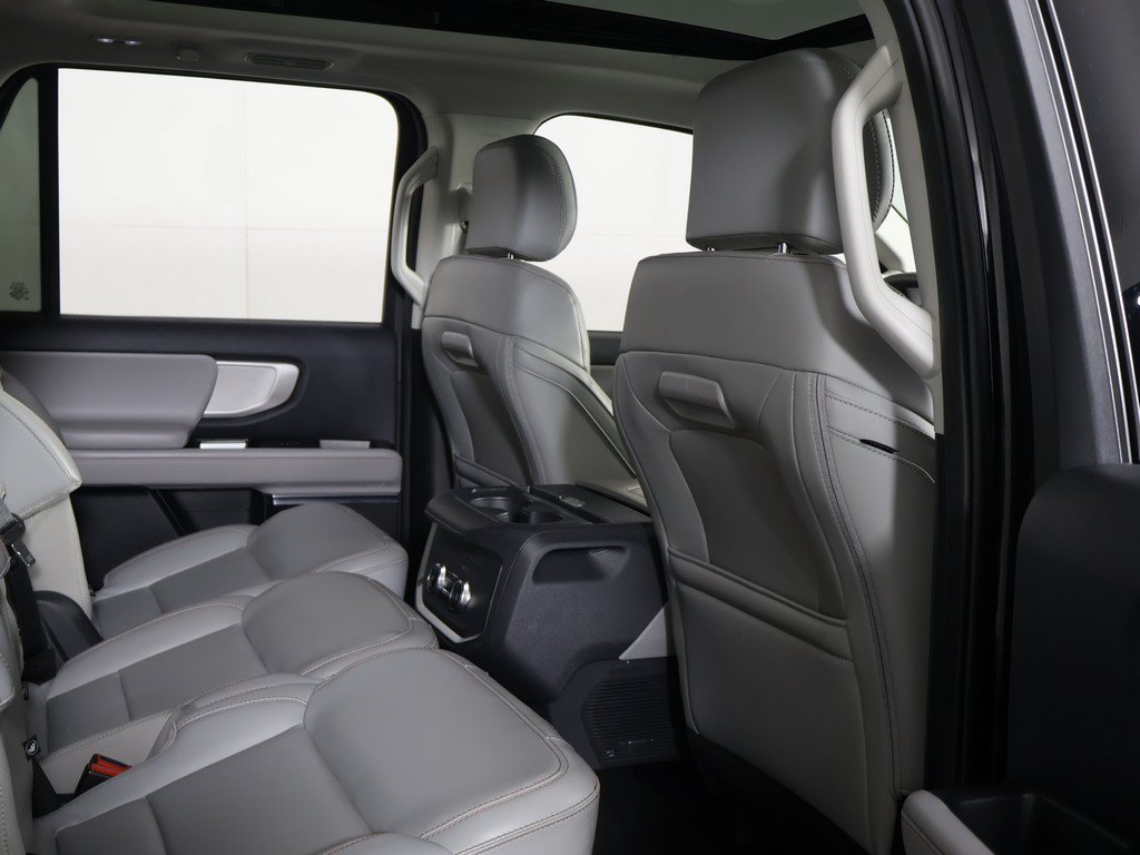 Used 2025 Ford Expedition Max Active AWD/4WD image 33