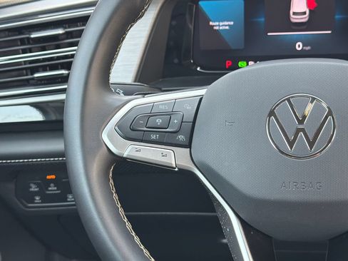 Certified 2025 Volkswagen Atlas Cross Sport SE AWD/4WD image 22