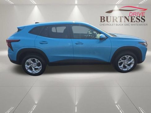 New 2026 Chevrolet Trax LS w/ LS Convenience Package FWD image 7