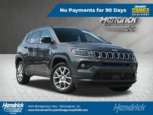Used 2024 Jeep Compass Latitude AWD/4WD image 1