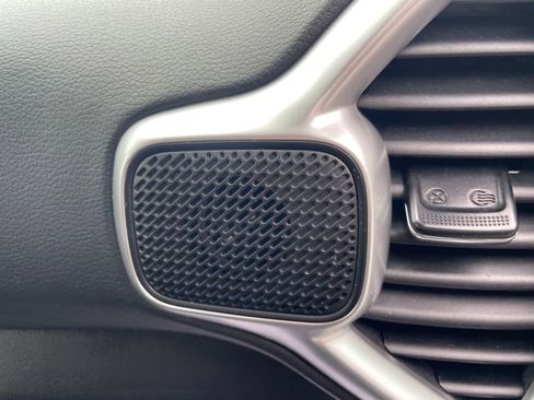 Used 2025 Kia Soul LX w/ LX Technology Package FWD image 30