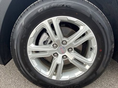 Used 2024 GMC Terrain SLE image 9