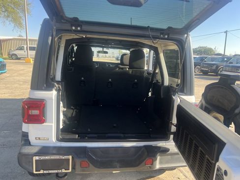 Used 2019 Jeep Wrangler Unlimited Sahara w/ Safety Group AWD/4WD image 18