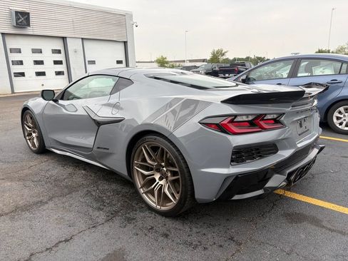 Used 2025 Chevrolet Corvette Z06 RWD image 3