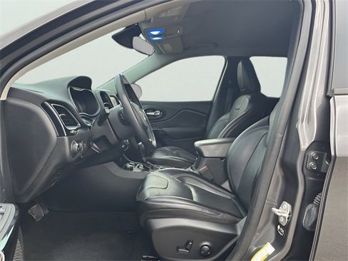 Used 2023 Jeep Cherokee Altitude Lux image 15