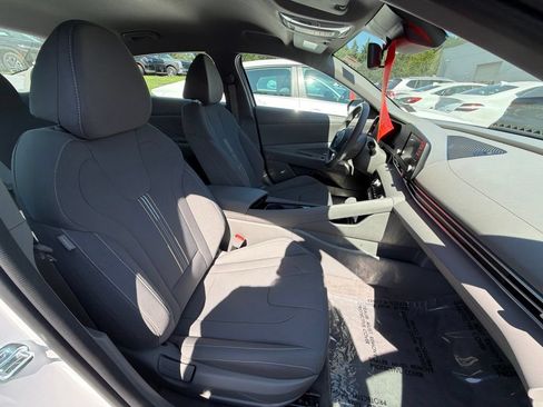Certified 2025 Hyundai Elantra Hybrid FWD image 9