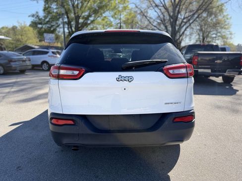 Used 2017 Jeep Cherokee Sport image 5